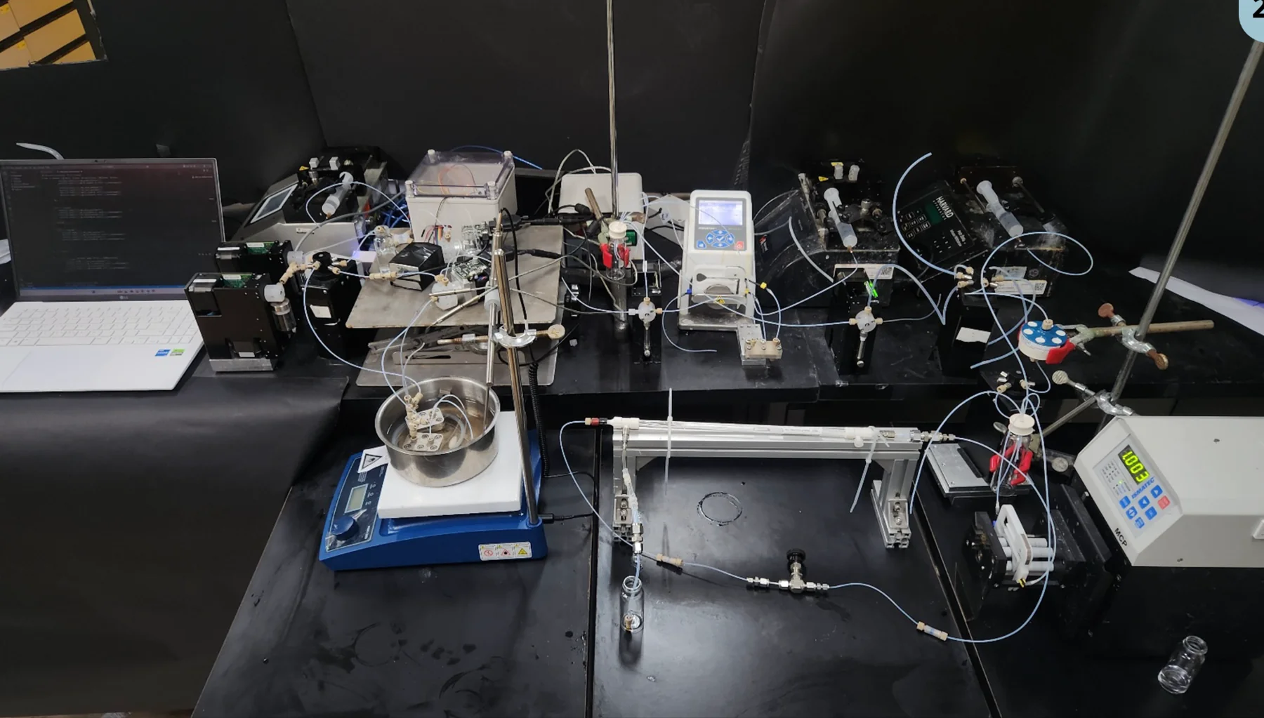 Actual automated microfluidic mRNA manufacturing platform and laboratory equipment